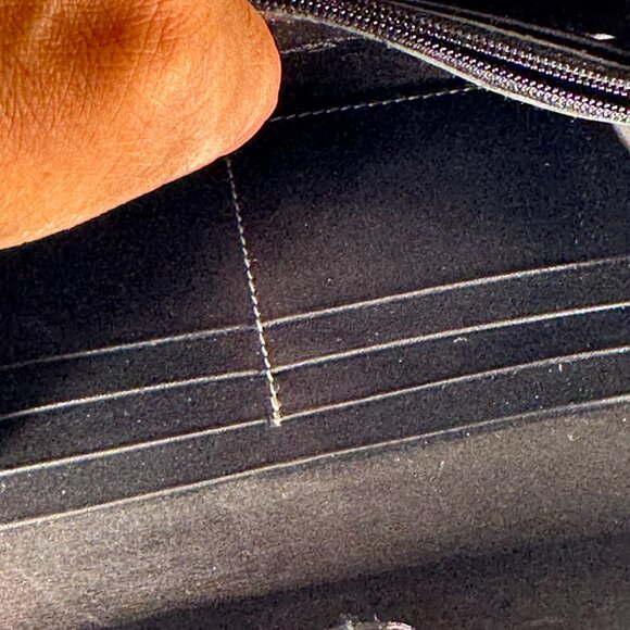 SALVATORE FERRAGAMO BLACK PATENTED LEATERH BLACK SHINNING CONTINENTAL WALLET - Picture 4 of 11